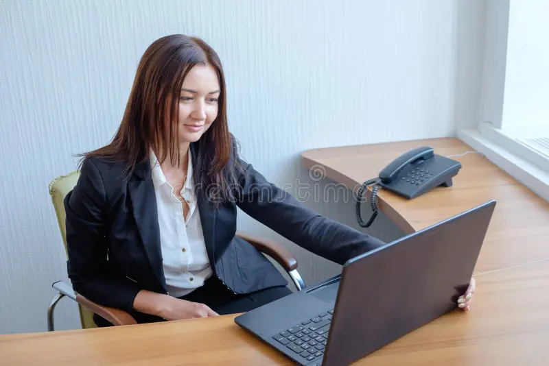 attractive woman working office laptop beautiful 96442528